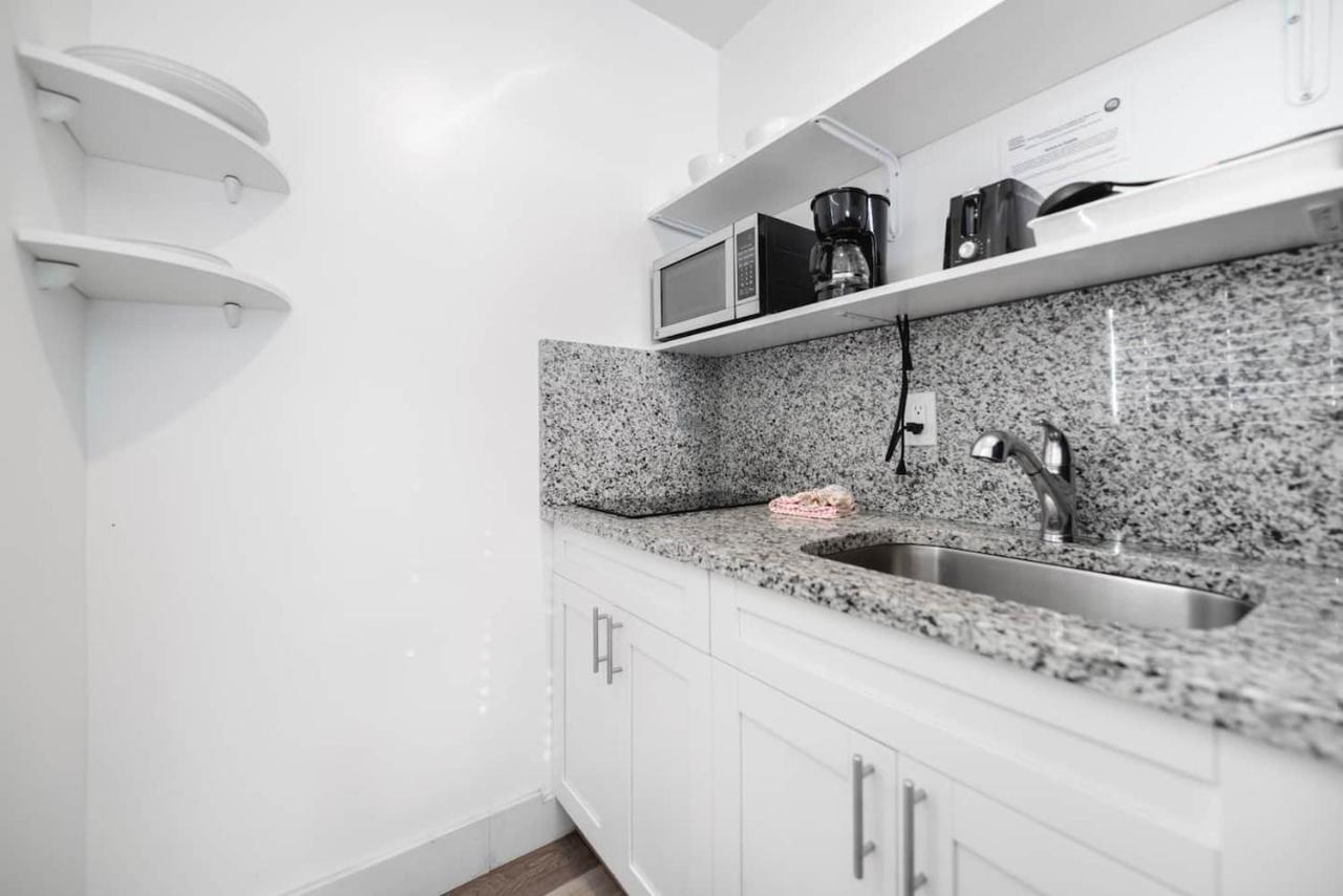 Cozy 1 Bedroom With Pool Steps From The Beach #41 Голлівуд Екстер'єр фото